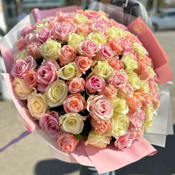 101 Роза радужный микс  в Черноморском