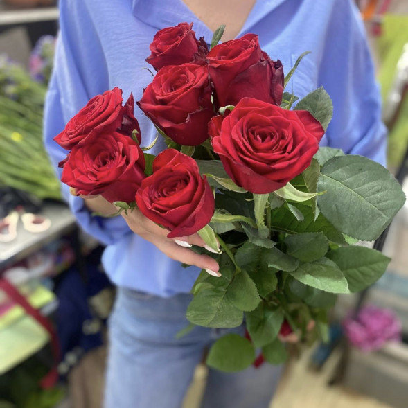 Букет 7 красных роз в Черноморском