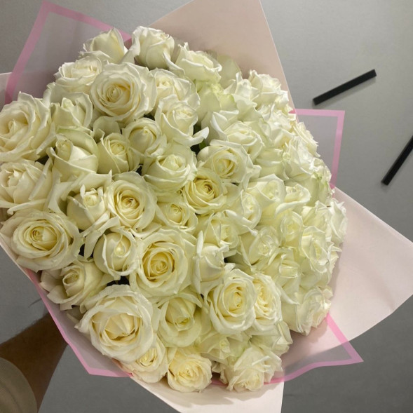 75 белых роз  в Черноморском