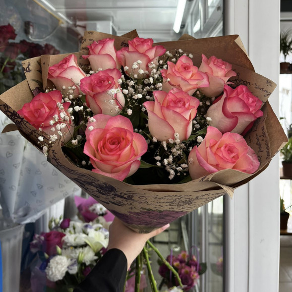 Букет 11 роз с гипсофилой «Романтический вкус» в Черноморском