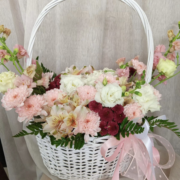 Композиция в корзине «Симпатичная лодочка» в Черноморском