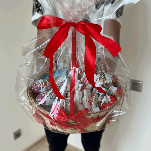 Корзина с киндерами в Черноморском