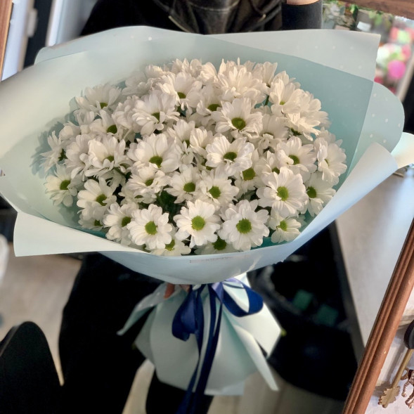 Букет 7 белых кустовых хризантем в Черноморском