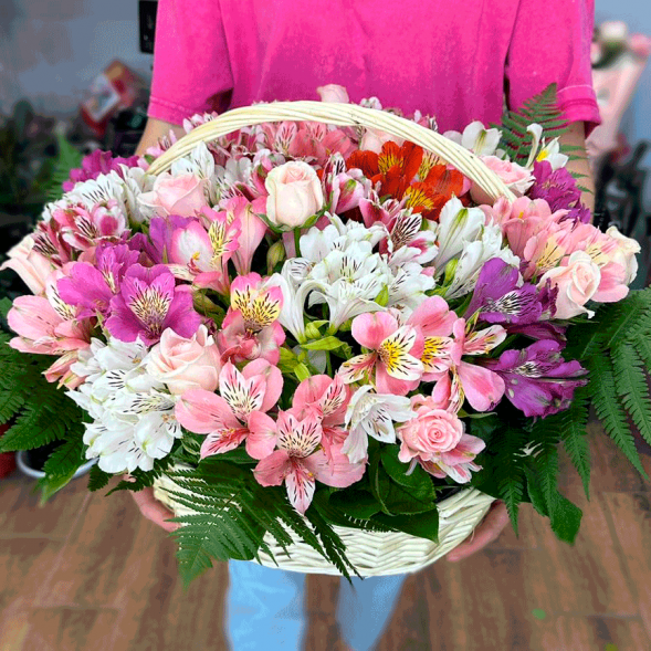 Композиция в корзине "Весенний бриз" в Черноморском