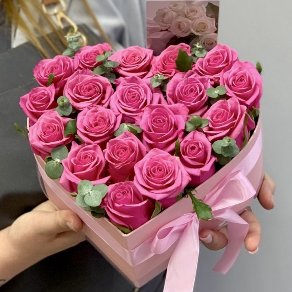 Розы в коробке «Сердце» в Черноморском
