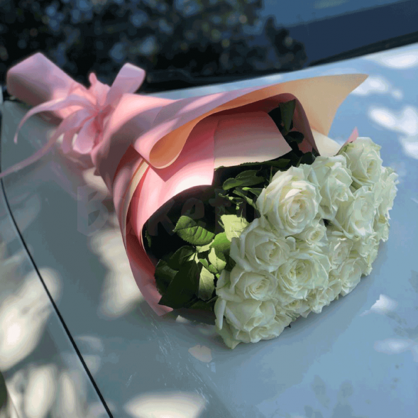 15 белых роз, лента в Черноморском