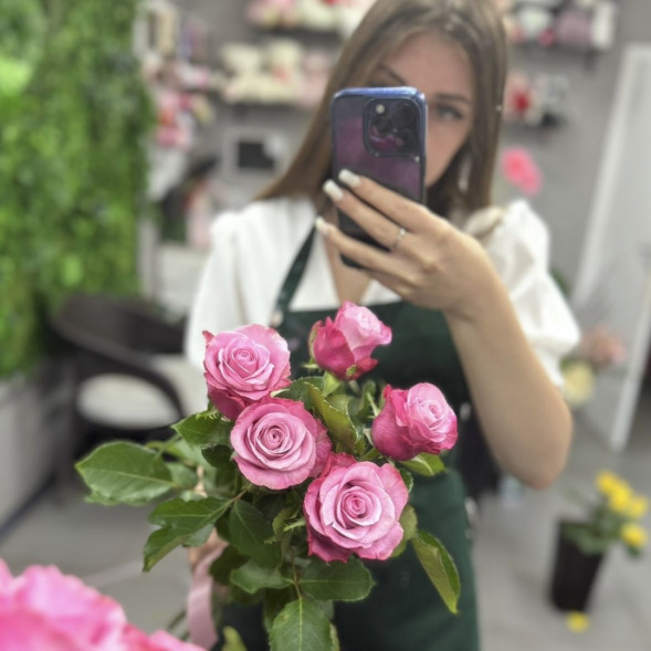 Букет 5 розовых роз в Черноморском