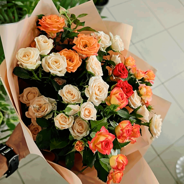 Букет 7 кустовых роз в Черноморском