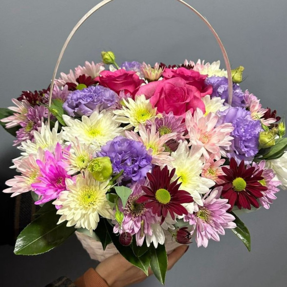 Композиция в корзине «Палитра нежности» в Черноморском